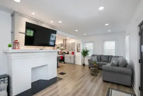 Spacious 4BR w/ Game Room & Yard Walk to OSU - Image 3