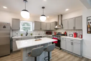 Spacious 4BR w/ Game Room & Yard Walk to OSU - Image 4