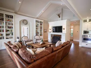 Beautiful Country home on a shared 4 acre parcel - Image 2