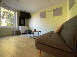 Modern 2BR Apt Near Park & Train Station in Old Town w Free Parking - Image 4