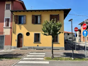Alice's house near the airport - Image 2