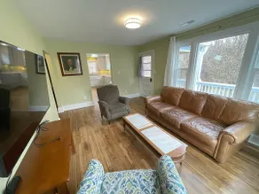 Cute home on downtown greenway - Image 3