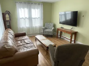 Cute home on downtown greenway - Image 4
