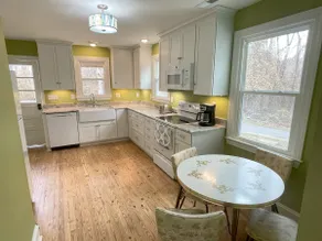 Cute home on downtown greenway - Image 2