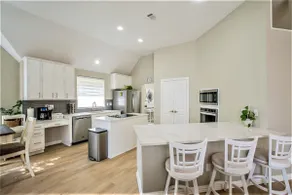 Centrally located | Great Vibes | Family Friendly - Image 3