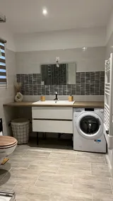 Apartment with private garden - Image 4