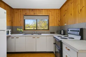 Hunter Hideaway Cottage Merlot - Image 4