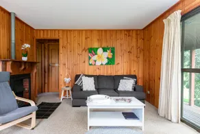 Hunter Hideaway Cottage Merlot - Image 2