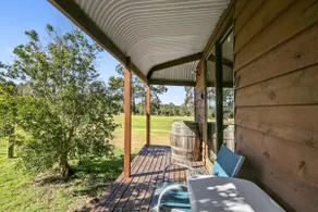 Hunter Hideaway Cottage Merlot - Image 3