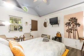 Blue Heron Cottage Downtown - Pet Friendly - Image 5