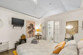 Blue Heron Cottage Downtown - Pet Friendly - Image 4