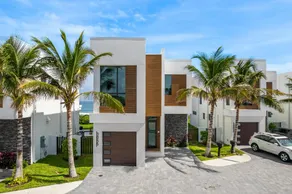 NEW Luxury Modern Beachfront Villa w/ Heated Pool - Image 3