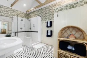 Modern Luxury In 1900's Carriage House - King Bed! - Image 3