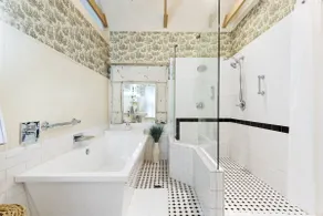 Modern Luxury In 1900's Carriage House - King Bed! - Image 4