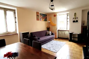 Large Three-Room Apartment in the Historic Center - Image 2