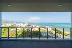 Room with a view of the sea as soon as you wake up/ocean view/3 bedrooms/1 free parking space/right in front of the beach - Image 2