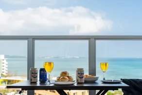 Room with a view of the sea as soon as you wake up/ocean view/3 bedrooms/1 free parking space/right in front of the beach - Image 5