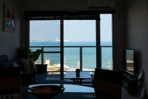 Room with a view of the sea as soon as you wake up/ocean view/3 bedrooms/1 free parking space/right in front of the beach - Image 4