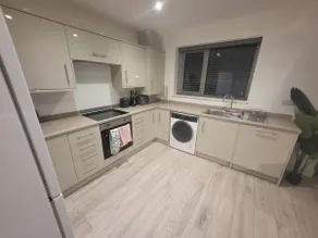 New 4 bedrm house! Parking. 10min to City / Etihad - Image 4