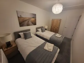 New 4 bedrm house! Parking. 10min to City / Etihad - Image 5