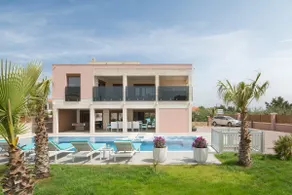 Malibu Eclipse - Luxury villa with pool & spa - Image 4