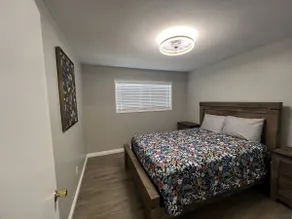 Spacious Home with Mountain View - Image 3