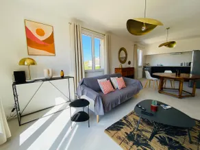 Bright 3 Bedroom Apartment, Balcony & Parking - Image 2