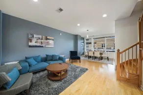 Urban Oasis: 3BR Skyline view, Lincoln Park - Image 2