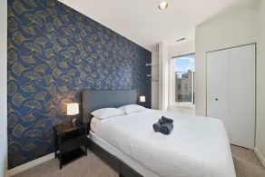 Urban Oasis: 3BR Skyline view, Lincoln Park - Image 3