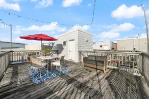 Urban Oasis: 3BR Skyline view, Lincoln Park - Image 5