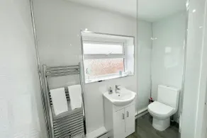 Coastal Charm/City Gem, Swansea/Sleeps 5 - Image 3