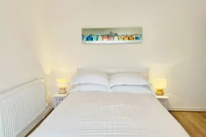 Coastal Charm/City Gem, Swansea/Sleeps 5 - Image 4