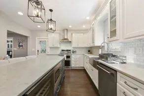 Scenic Haven: Downtown 3BR/2BA w/Parking + Patio - Image 4