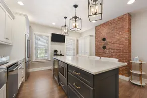 Scenic Haven: Downtown 3BR/2BA w/Parking + Patio - Image 2