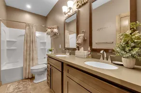 Luxurious 3-Bedroom Townhouse Walk to Village - Image 5