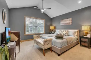 Luxurious 3-Bedroom Townhouse Walk to Village - Image 4