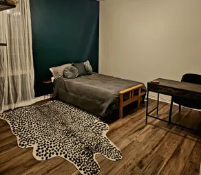 Cozy & Convenient Townhome - Image 4