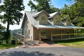 Breathtaking Riverview Getaway - Image 3