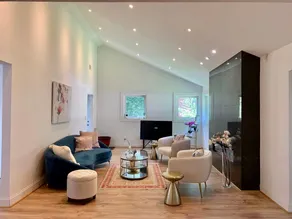 Large & stylish 1B1B in Bethesda - Image 2