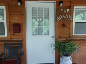 The Shanty: Lacy Rustic Vintage Sweet Cabin for 2 - Image 2