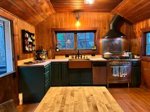 Blue Jay Vintage Cabin +Tesla charger! - Image 4