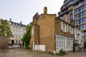 Traditional Treasure – 3 Bedroom Home by Hyde Park - Image 5