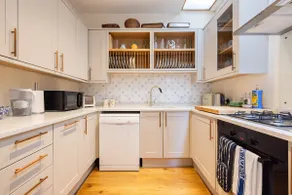 Traditional Treasure – 3 Bedroom Home by Hyde Park - Image 4