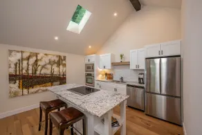 The 208 - Downtown w Hot Tub - Image 2