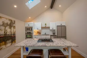 The 208 - Downtown w Hot Tub - Image 5