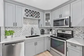 Tampa Bay Gem: 2BR Modern Apartment Hideaway - Image 3