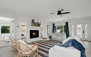 Spacious4BR home with waterviews - Image 2