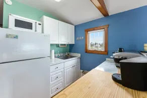 Adorable cottage on the bay! - Image 4