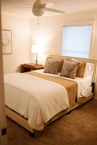 Boutique Beeville Cottage - Image 5