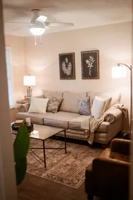 Boutique Beeville Cottage - Image 3